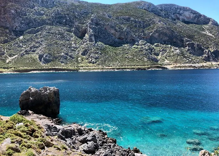 Kastri Konukevi Emborios