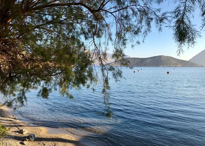 Kastri Konukevi Emborios